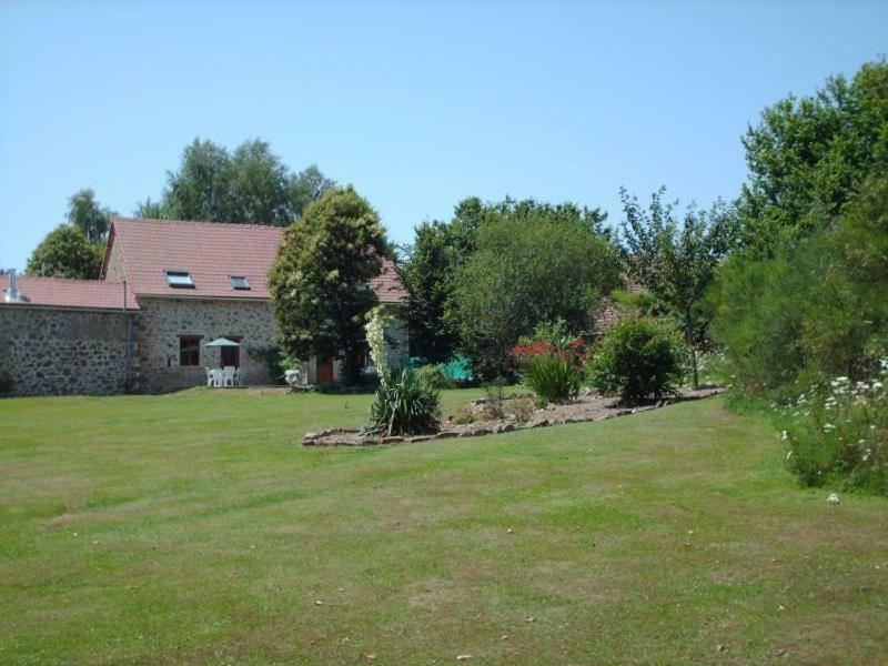 Gite Du Sorbier Le Chalard Bagian luar foto