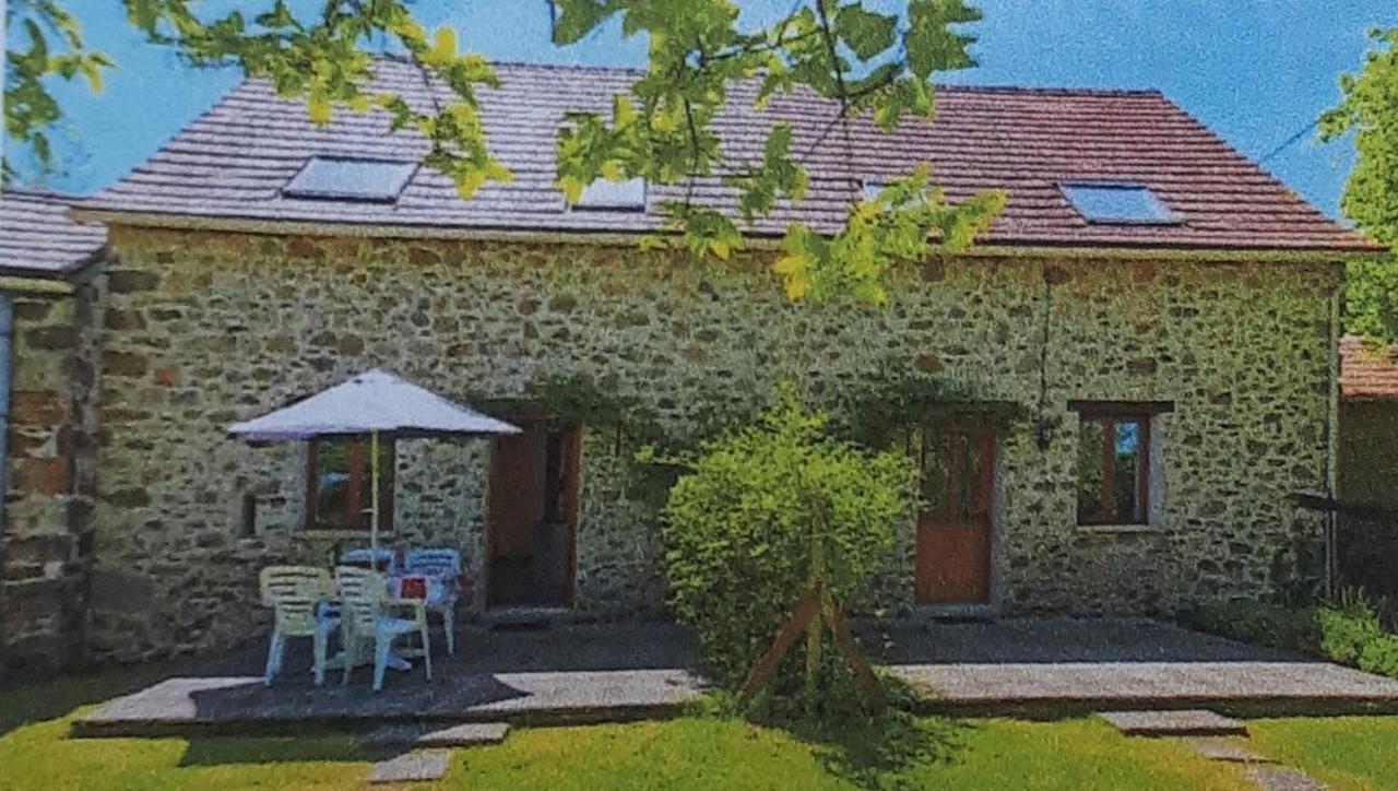 Gite Du Sorbier Le Chalard Bagian luar foto